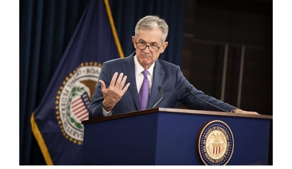 鲍威尔偏鹰，交易员预计今年降息概率仅50%，美股美债黄金跌幅扩大，美元拉涨 ...